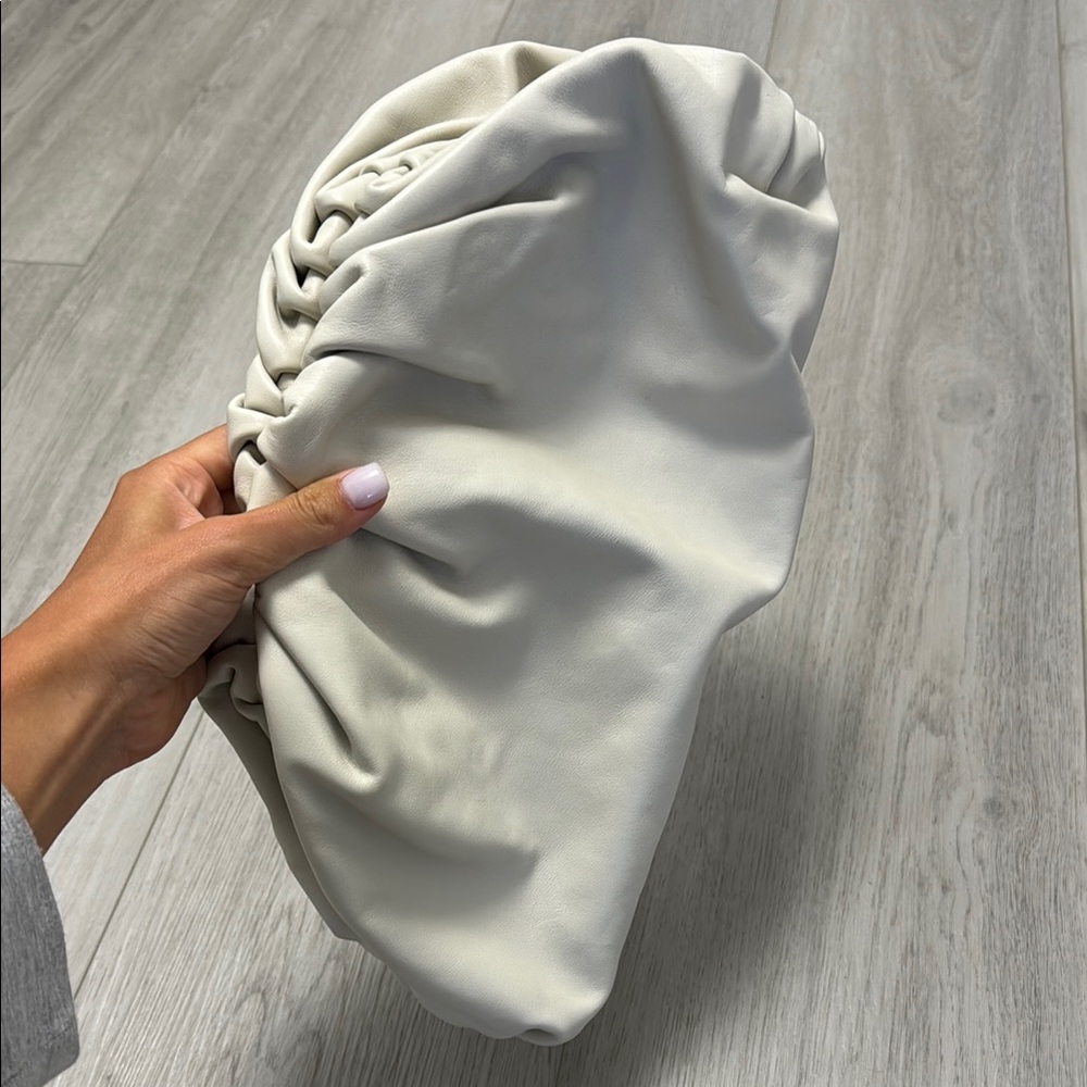 Bottega Cream Clutch Bag - Picture 6 of 8